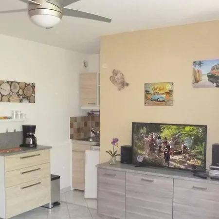 Apartment Proche Port Et Plages, Piscine