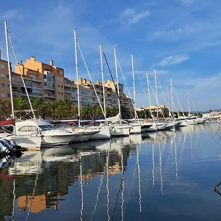 Apartment Proche Port Et Plages, Piscine
